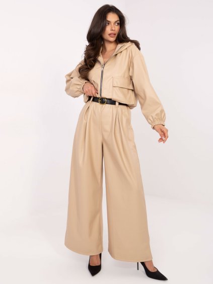 Béžové dámske široké koženkové nohavice s opaskom