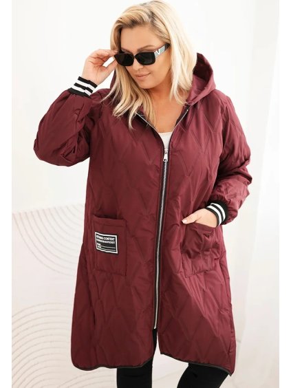 Vínová dámska plus size prešívaná bunda s kapucňou a manžetami