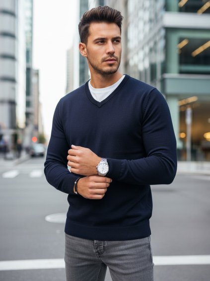 Tmavomodrý pánsky sveter s výstrihom do V