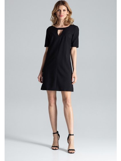 Čierne šaty s výstrihom