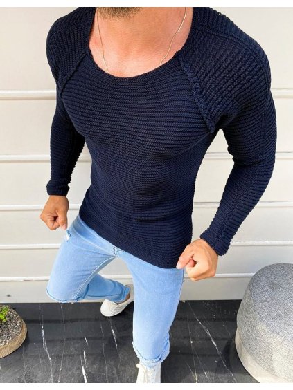 Tmavo modrý sveter s raglánovými rukávmi