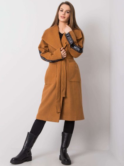 Hnedý dámsky kabát s pruhom na rukáve