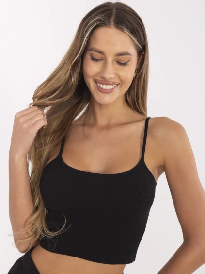 Čierny krátky top na ramienka