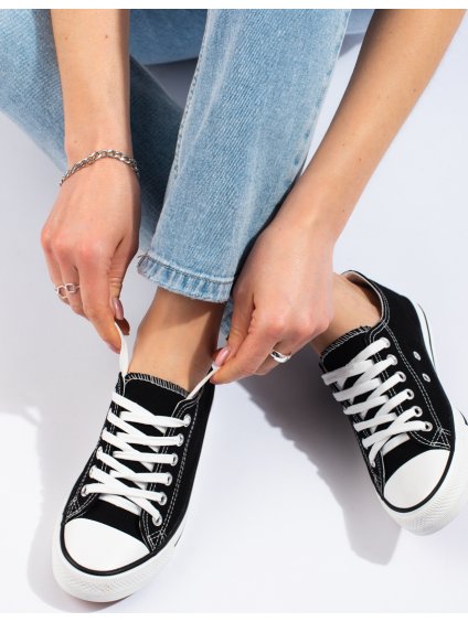 KLASICKÉ ČIERNE TENISKY