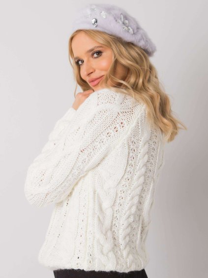 Svetlofialový kožušinový baret s kamienkami