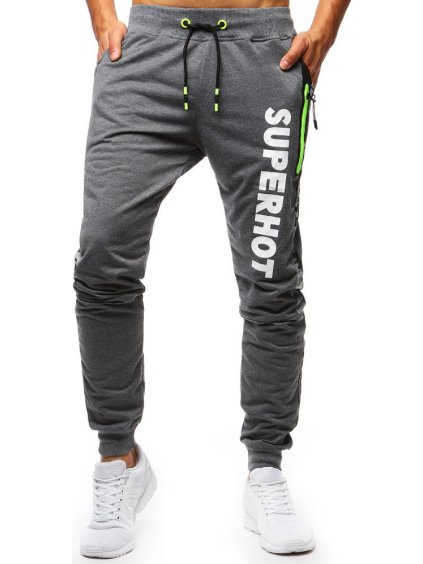 Antracitové tepláky s nápisom "Superhot"