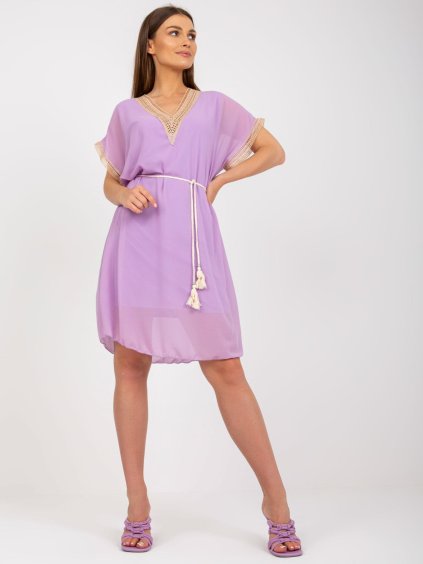 Svetlofialové ľahké šaty s háčkovaným lemovaním