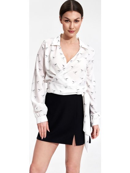 Čierna sukňa s rozparkom