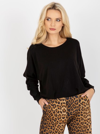 Čierna blúzka s prestrihom na chrbte