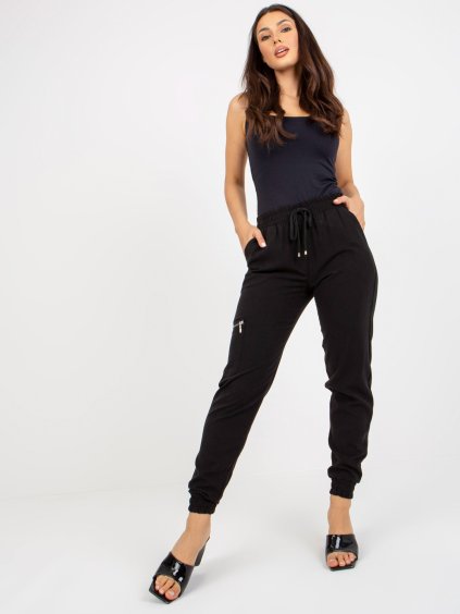 Čierne nohavice s vreckami