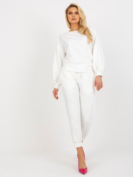 Smotanová súprava s prestrihom na chrbte