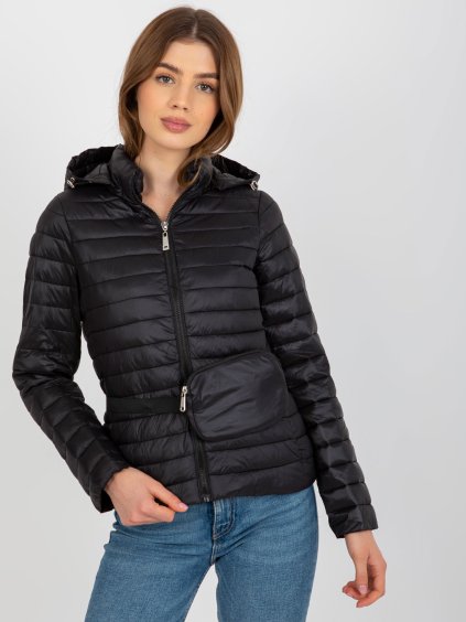 Čierna prešívaná bunda s kapucňou