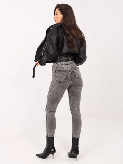 Tmavosivé úzke džínsy s ozdobnými gombíkmi