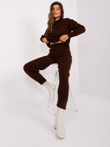 Tmavohnedá rebrovaná súprava s kapucňou