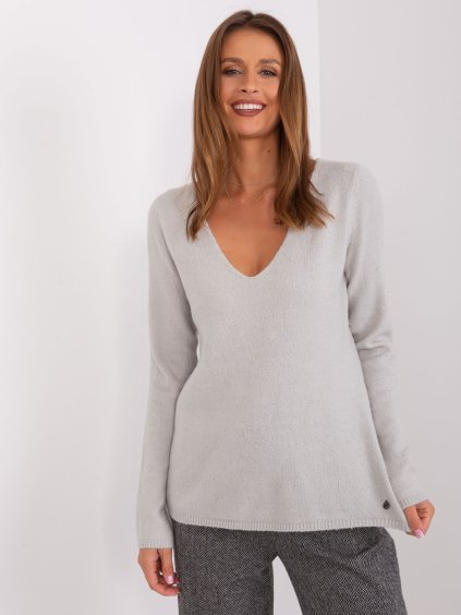 Sivý sveter s výstrihom do V