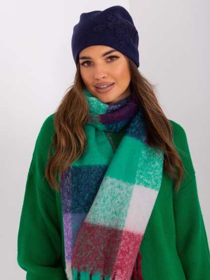 Tmavomodrá čiapka s kvetinovou aplikáciou a kamienkami