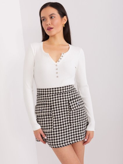 Smotanové tričko s výstrihom