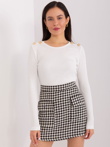 Smotanové tričko s ozdobnými gombíkmi