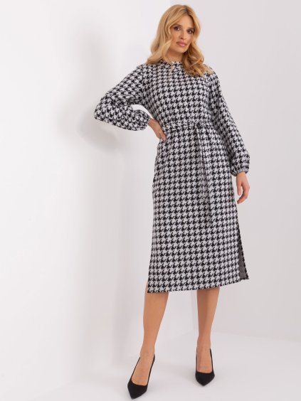 Čierno-biele midi šaty so vzorom kohútej stopy