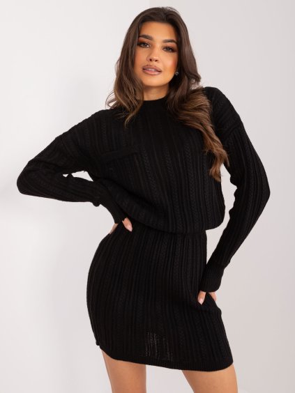 Čierny pletený komplet svetra a sukne