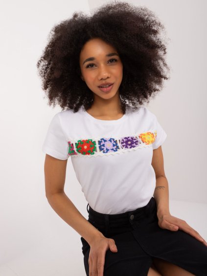 Biele tričko s farebnou výšivkou