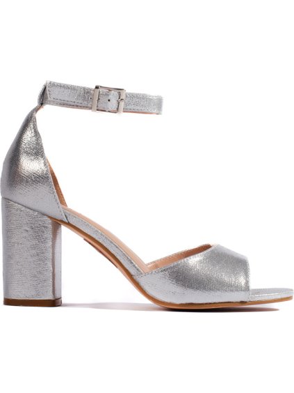 Strieborné sandále na stĺpiku