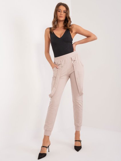 Béžové tepláky s ozdobnými trakmi