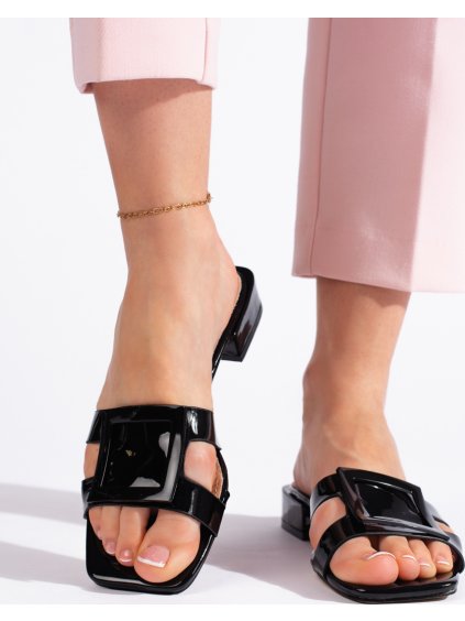 Čierne elegantné nazuváky