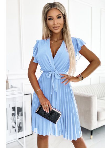 Šifónové svetlomodré skladané šaty s výstrihom a volánikmi CLARISA