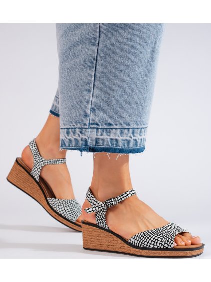 Čierno-biele vzorované sandále na kline