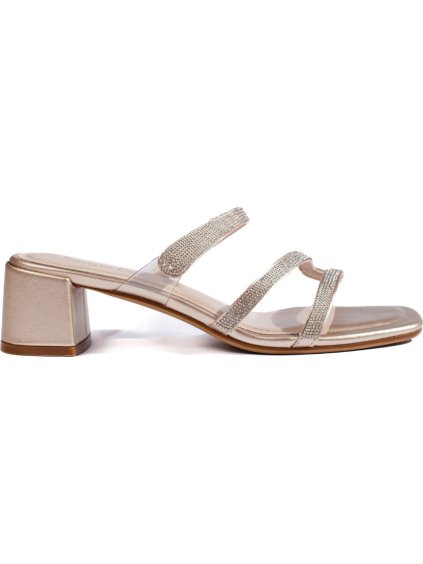 Zlaté nazuváky na stĺpiku s kryštálmi