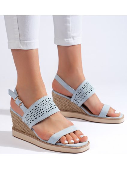 Svetlomodré dierované sandále na kline