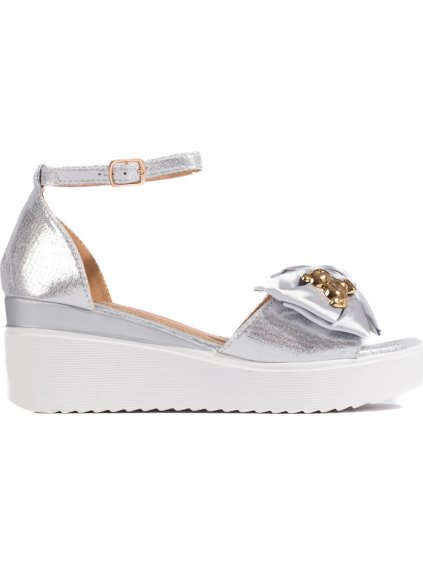 Strieborné sandále na kline s mašličkou