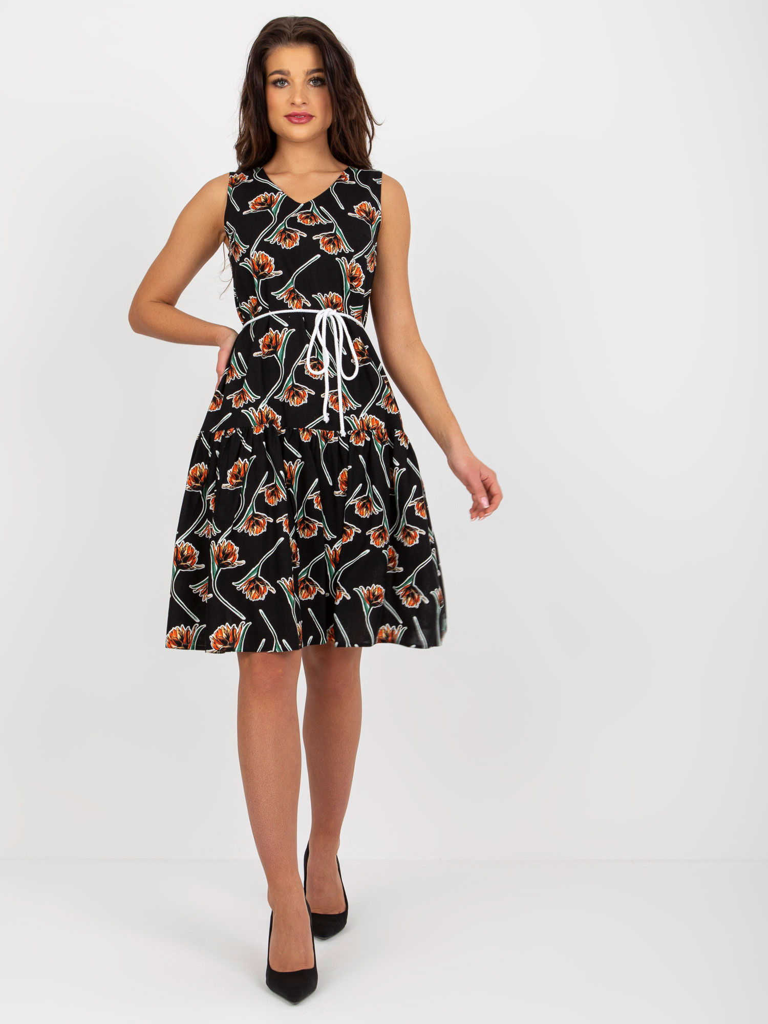 Čierne šaty s kvetinovou potlačou LK-SK-508647.90P-black Veľkosť: 36