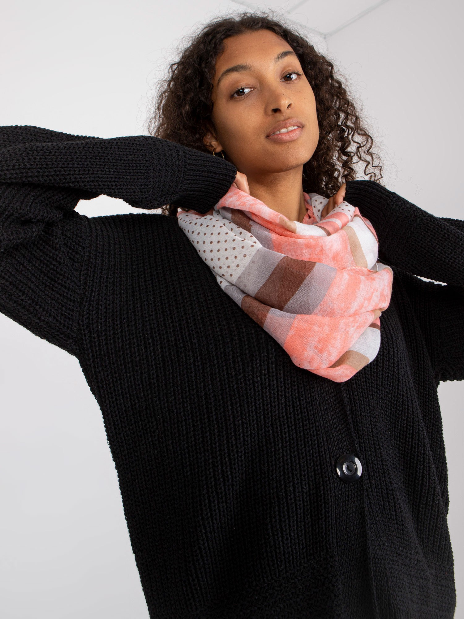 Šatka s broskyňovým vzorom AT-KM-HL-10117WB Veľkosť: ONE SIZE