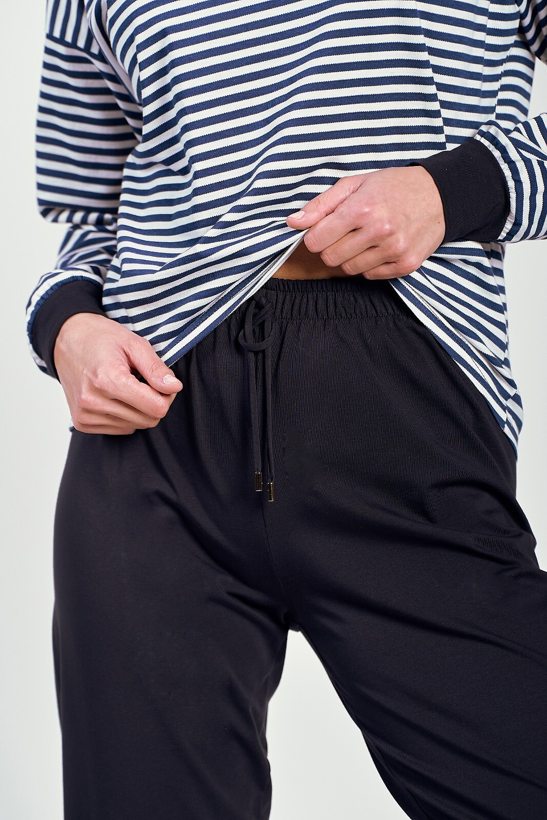 Tmavomodré pruhované pyžamo Taro Trudy 3219 dł/r S-XL Z25 Veľkosť: XL