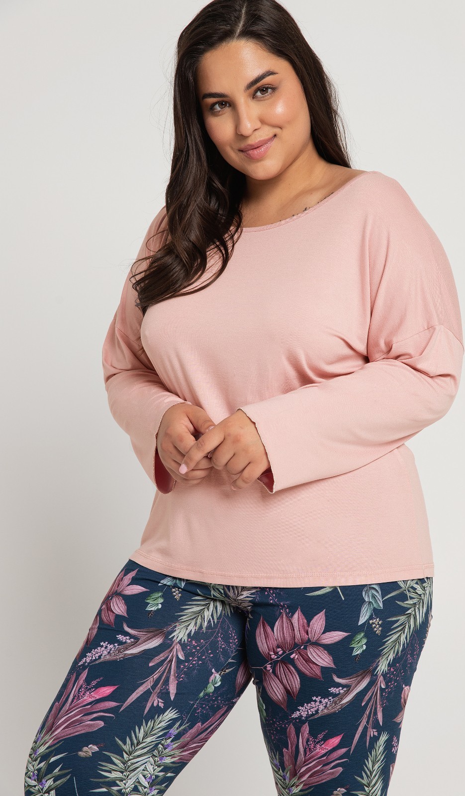 Púdrové pyžamo s modrými vzorovanými nohavicami Taro Vivian Plus 3013 3/4 2XL-3XL Z24 Veľkosť: 2XL, Barva: púdrová