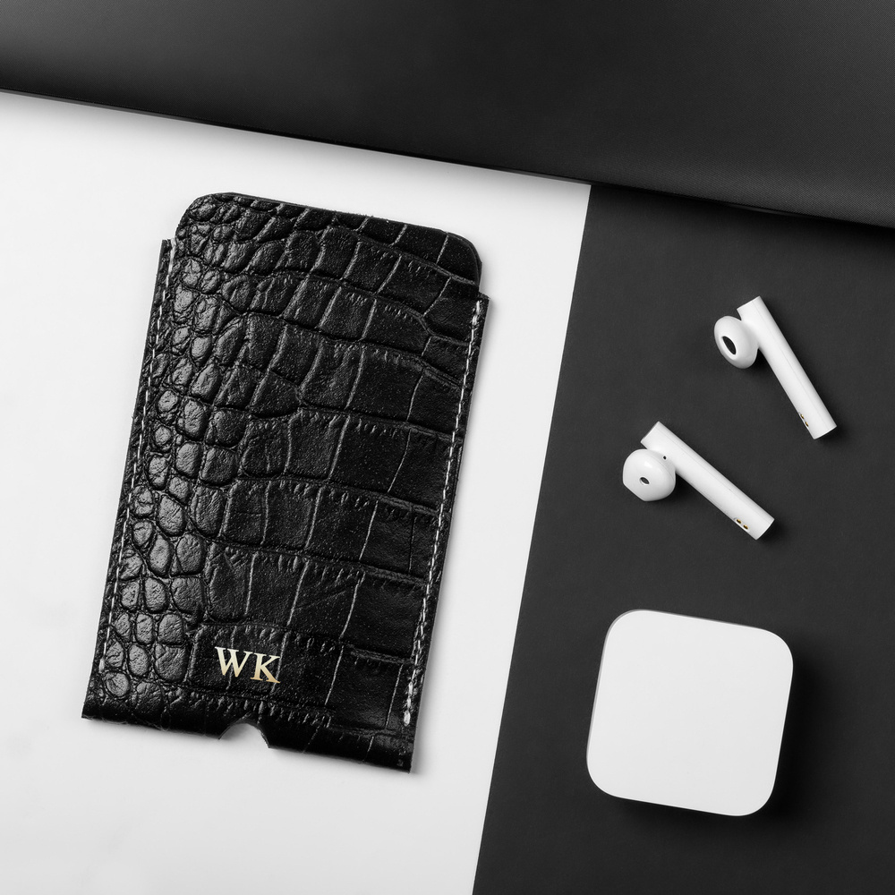 SOLIER Čierne kožené púzdro na telefón Iphone 11 s imitáciou krokodílej kože (ETUI NA IPHONE 11 SA58 BLACK SNAKE) Veľkosť: ONE SIZE