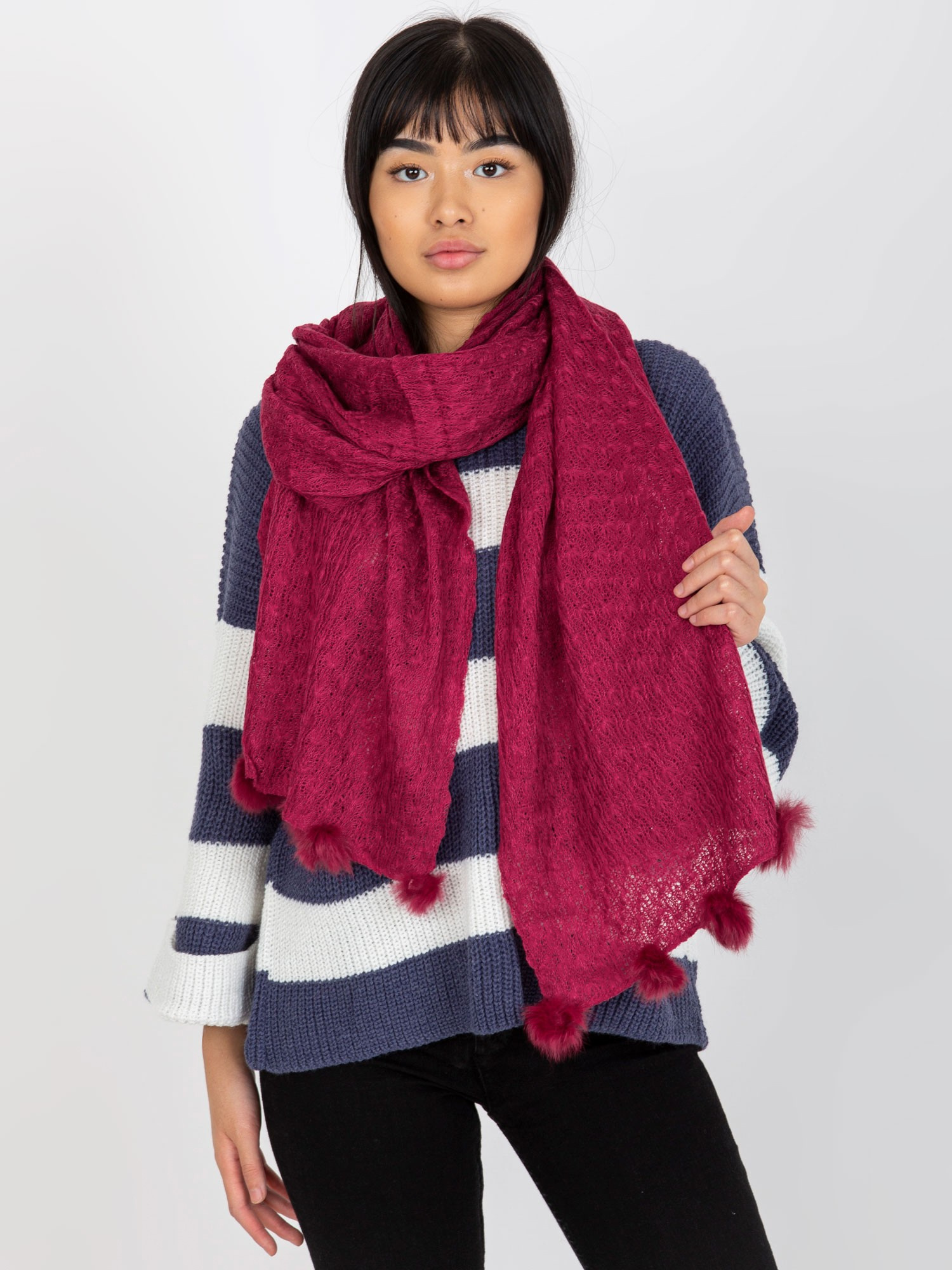 Fuchsiový šál s brmbolcami AT-SZ-E-318.57P-fuchsia Veľkosť: ONE SIZE