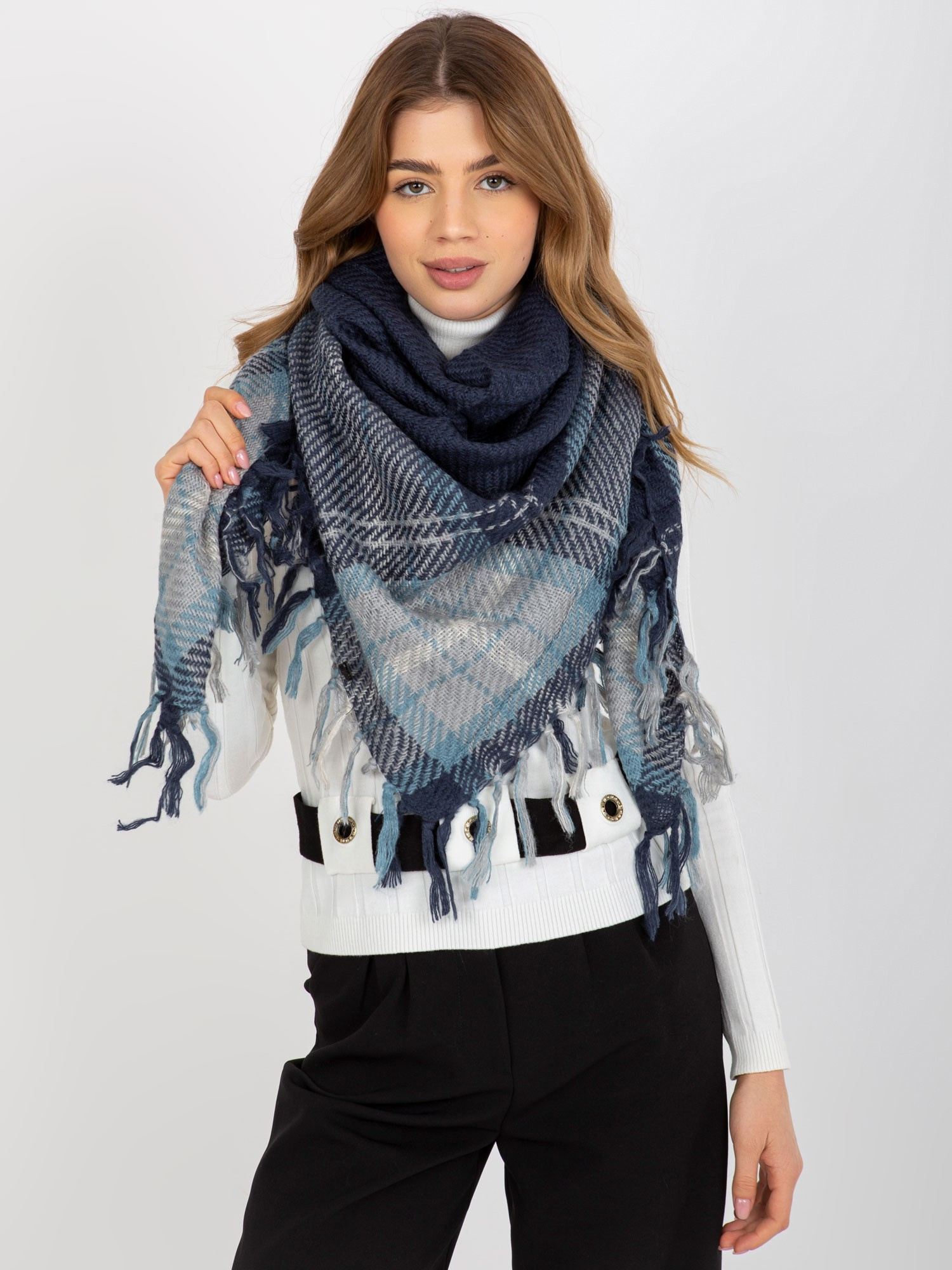 Tmavomodrý šál so vzorom AT-CH-17501-1.57-dark blue Veľkosť: ONE SIZE