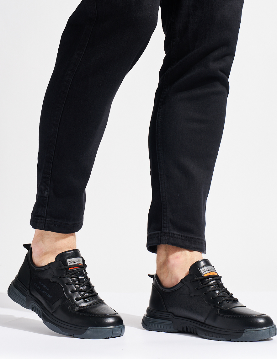 Čierne pánske tenisky so šnurovaním V-RS65702B-M Veľkosť: 40