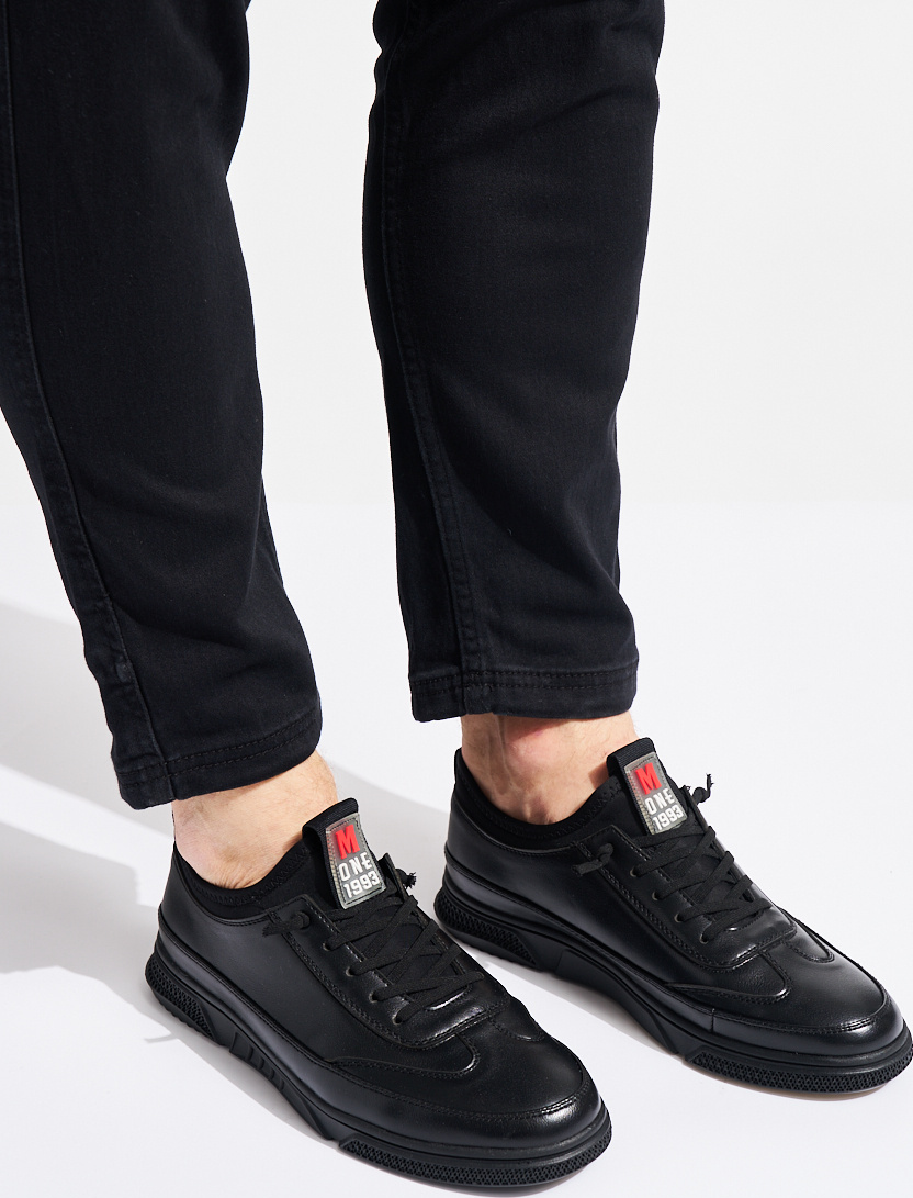 Čierne pánske športové topánky na šnurovanie S53616B-M Veľkosť: 40