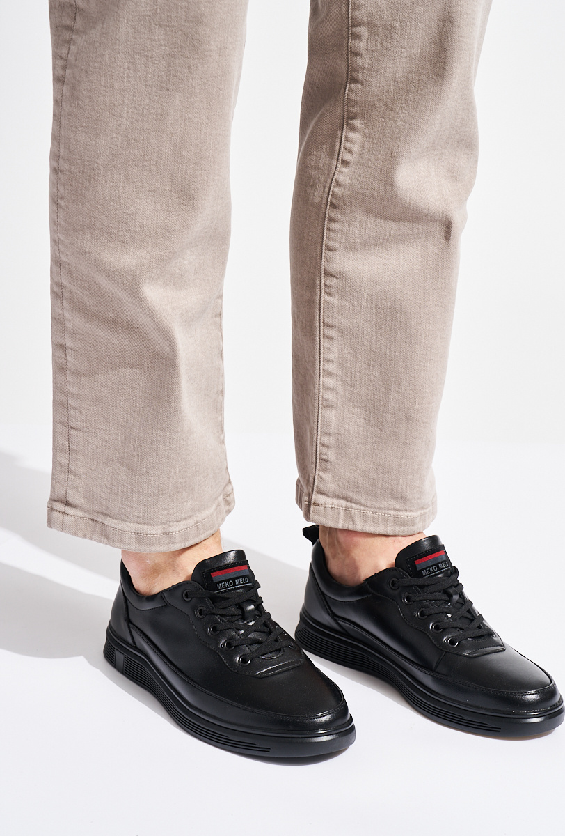 Čierne pánske športové topánky na šnurovanie V-RS56877B-M Veľkosť: 40