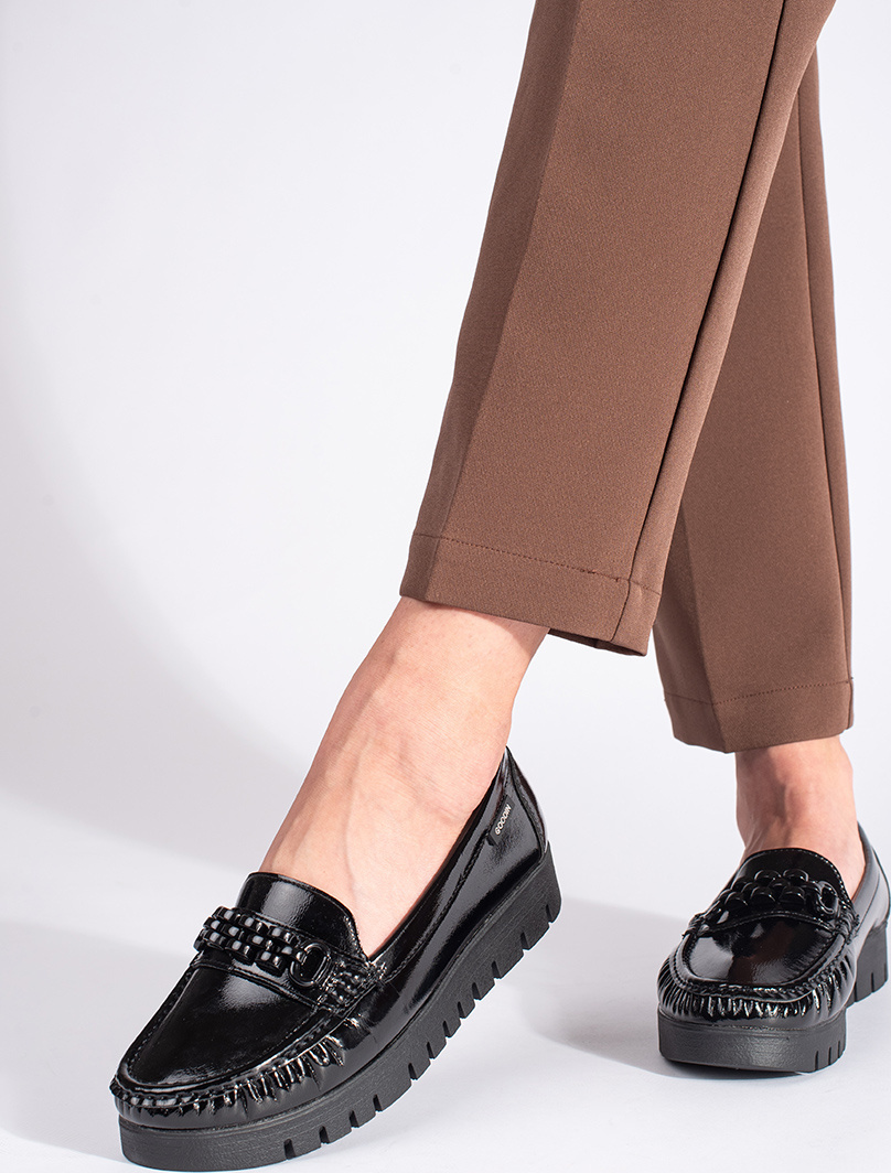 Lakované dámske poltopánky na hrubej podrážke GD-FL735A-B Veľkosť: 36