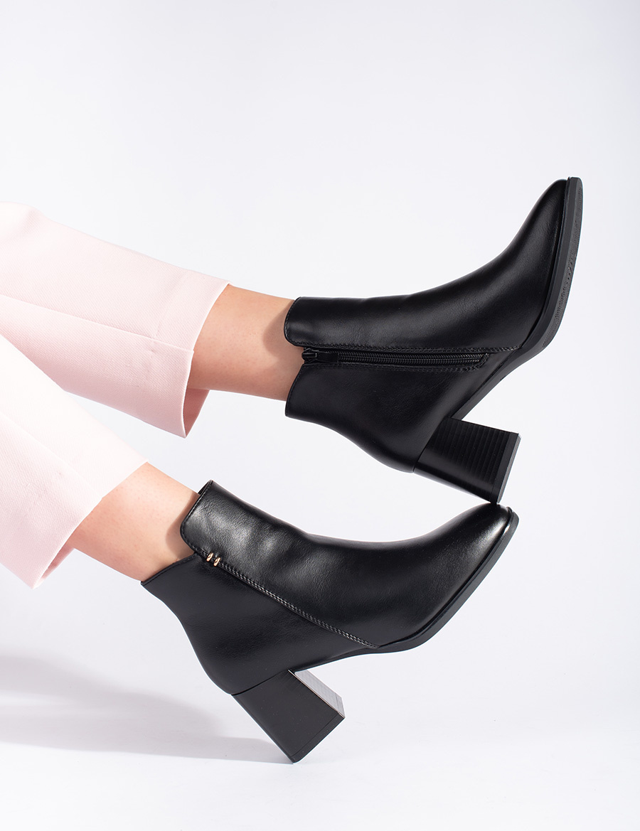 Čierne dámske členkové topánky na podpätku HF310B Veľkosť: 36