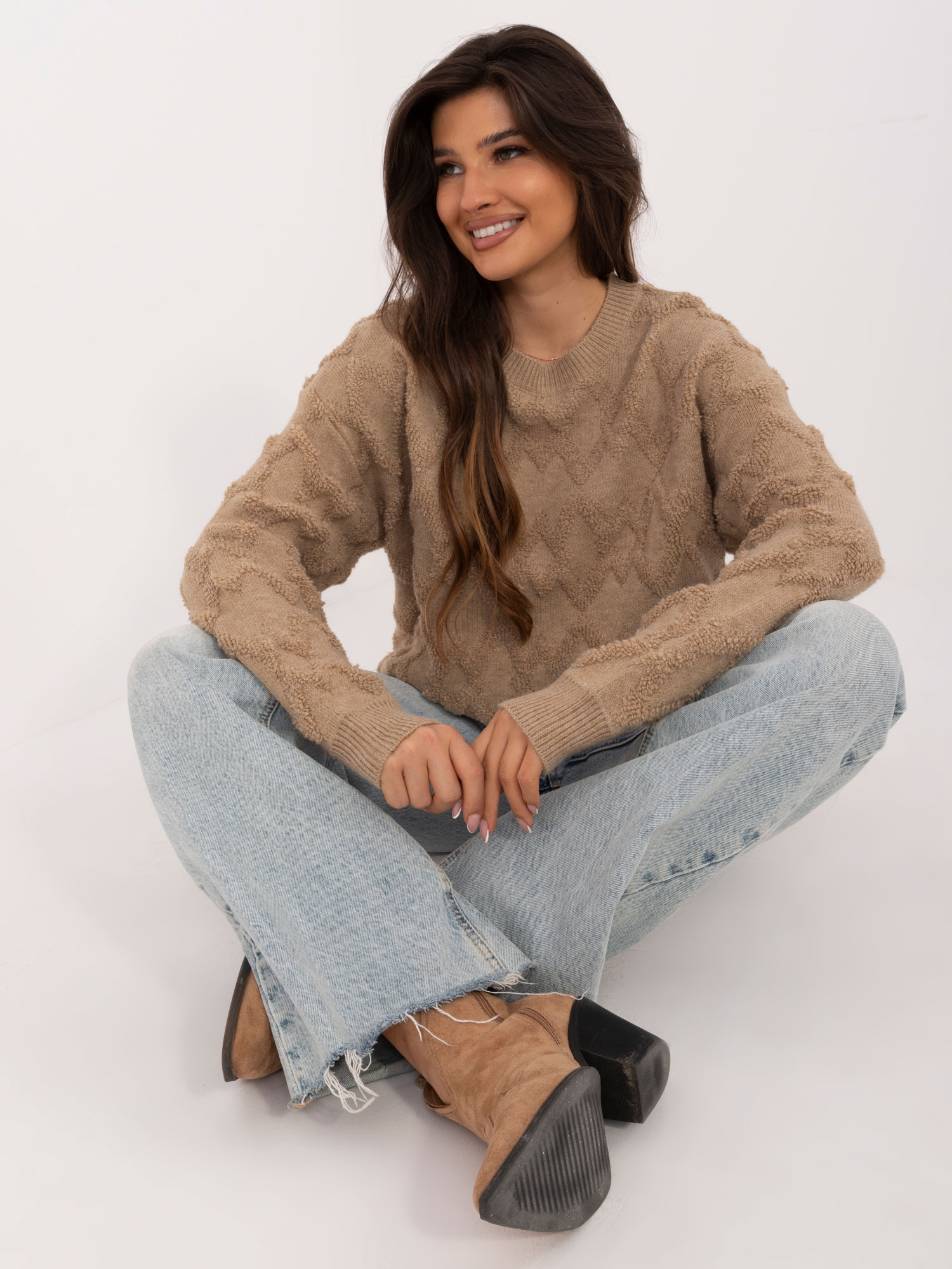 Béžový dámsky oversize sveter AT-SW-2361.61-beige Veľkosť: ONE SIZE