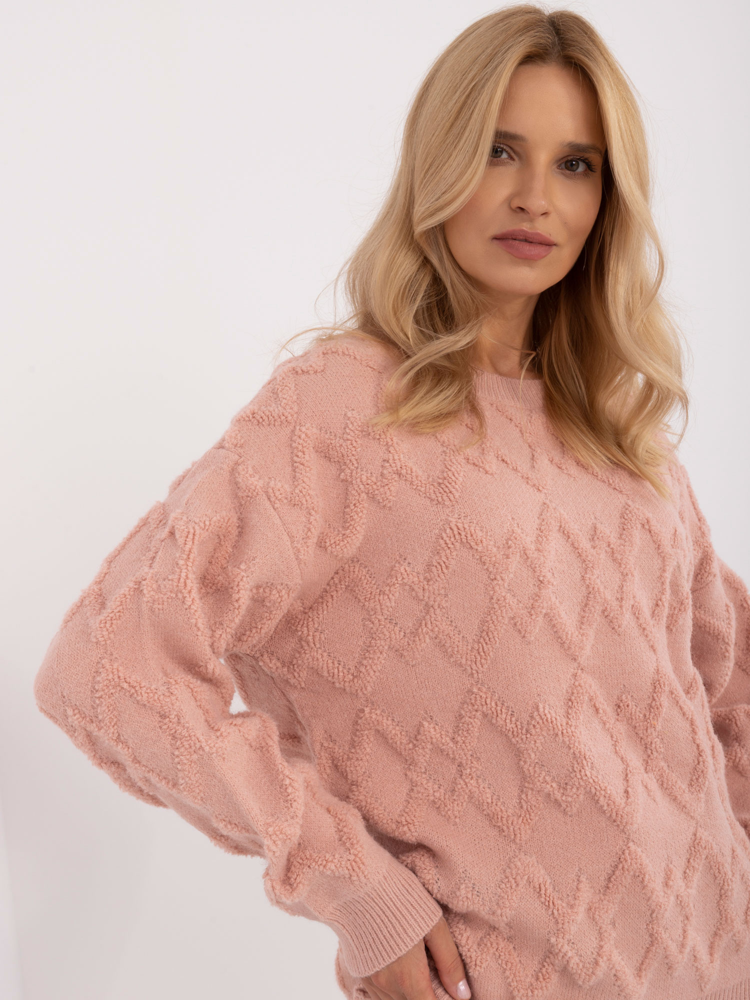 Svetloružový dámsky oversize sveter AT-SW-2361.61-light pink Veľkosť: ONE SIZE