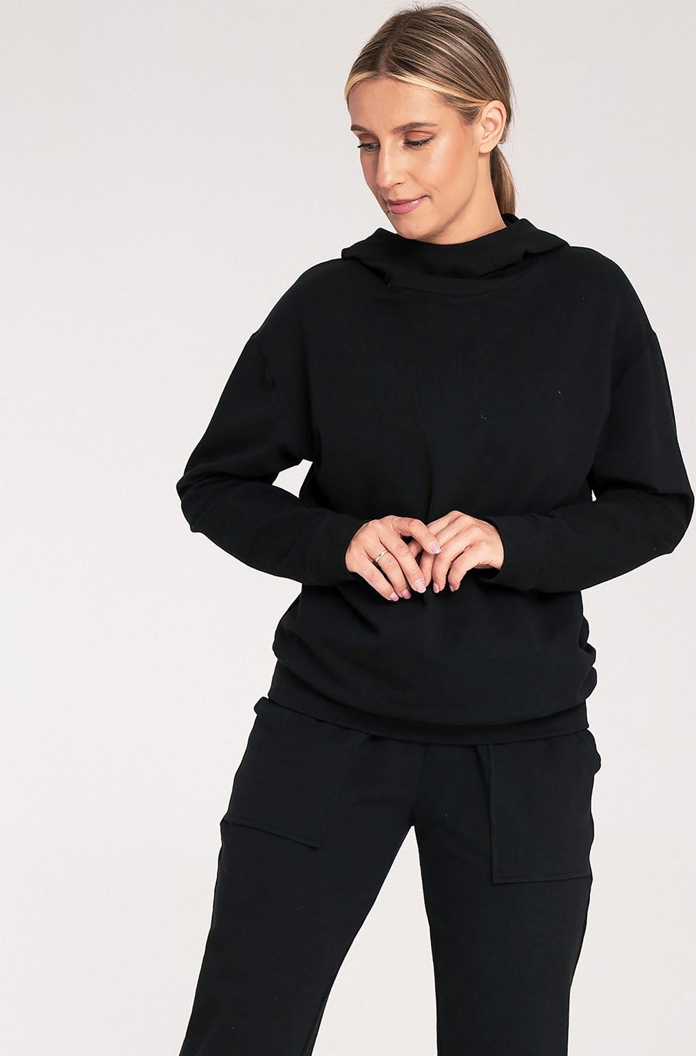 Čierna dámska bavlnená mikina s kapucňou M1034 Black Veľkosť: XL