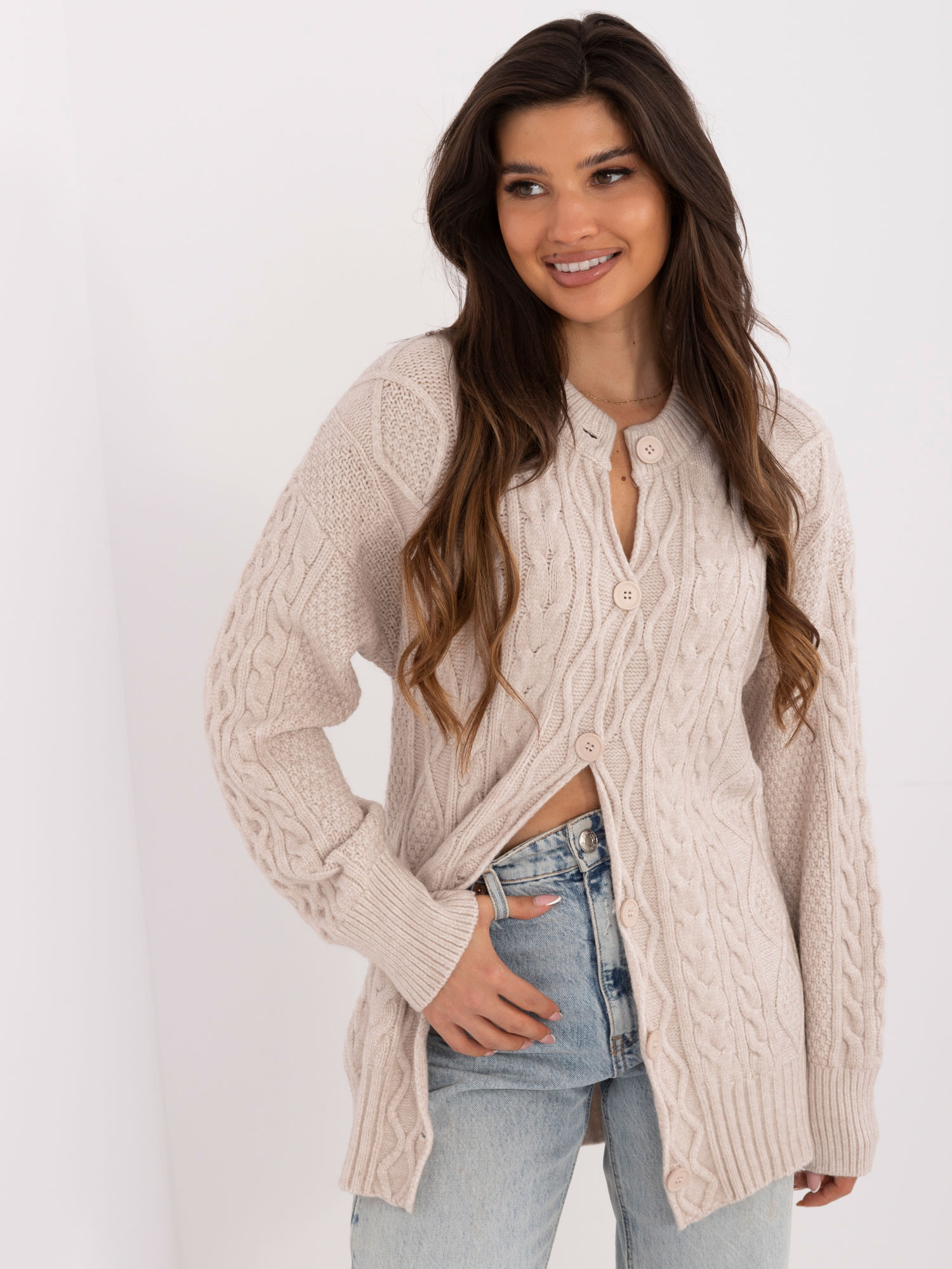 Béžový dámsky kardigán so zapínaním AT-SW-23525.21-beige Veľkosť: ONE SIZE