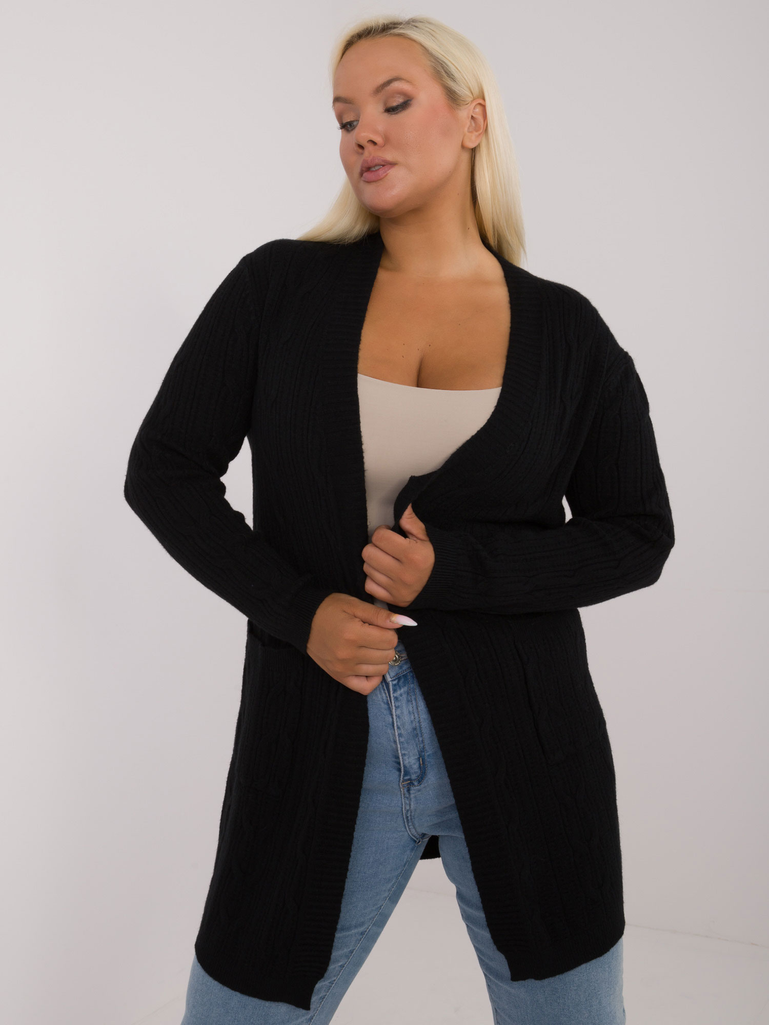 Čierny sveter s prednými vreckami PM-SW-PM-3727.93-black Veľkosť: 2XL/3XL